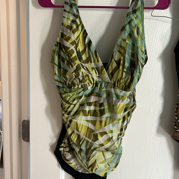 3-1 piece swimsuits, one new with tags , 2 used . - Picture 4 of 8